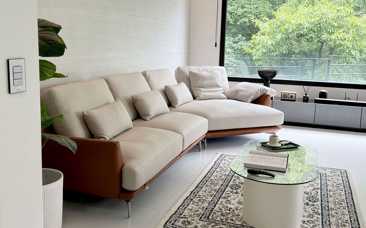 Pillowtalk Sofa Side View