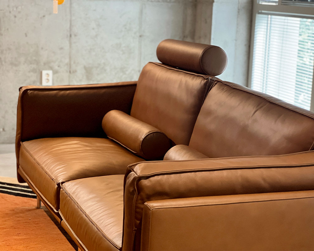 Pillowtalk Sofa Detail View