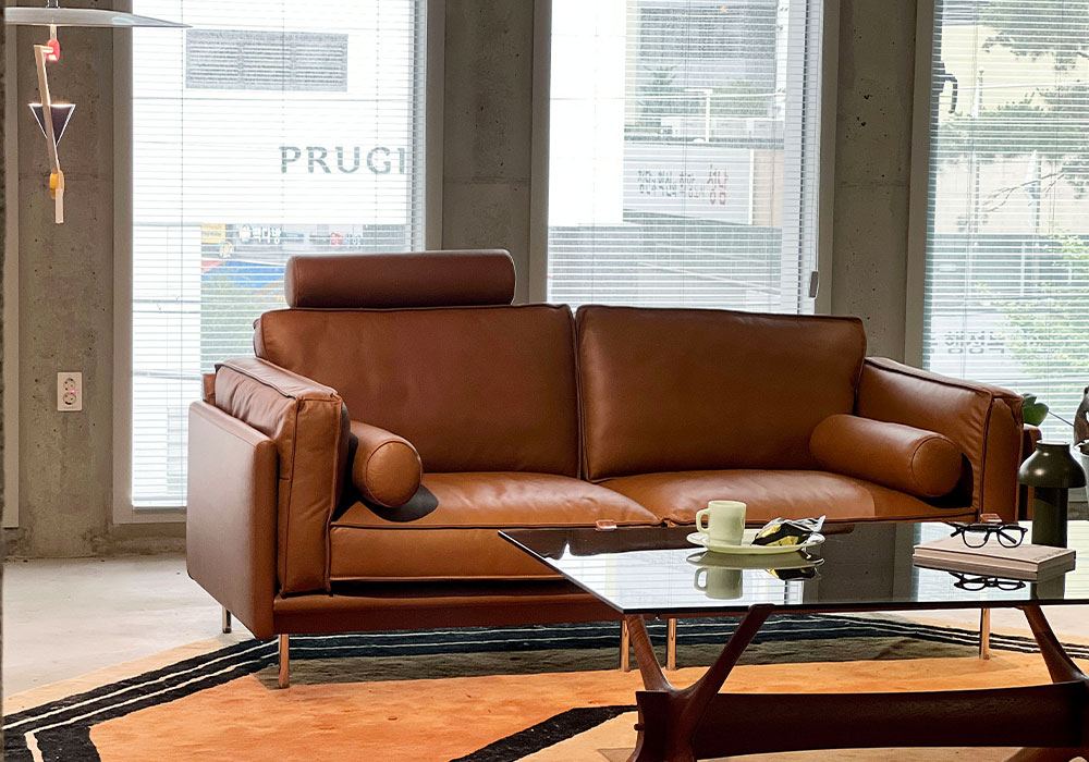 Pillowtalk Sofa Detail View